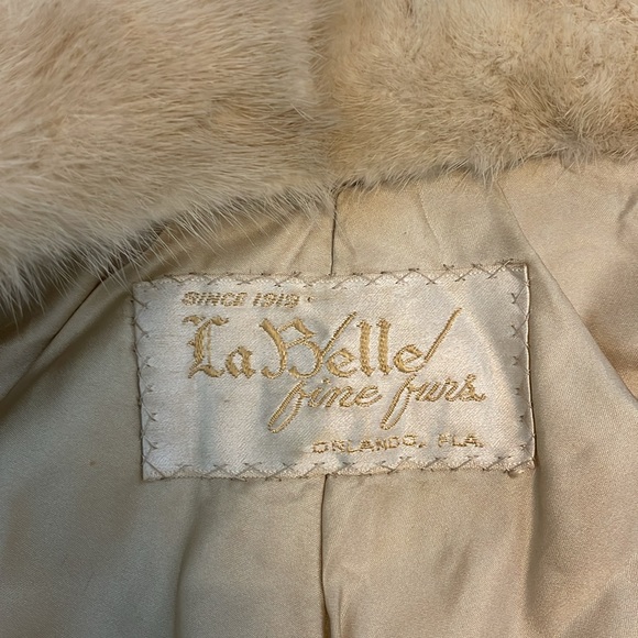 La Belle fine furs mink tan shoulder cape - Picture 4 of 7
